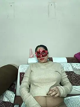 bigtitsqueen online show from February 6, 6:53 am