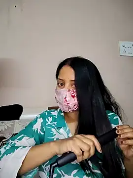 bigtitsqueen online show from February 19, 6:32 am