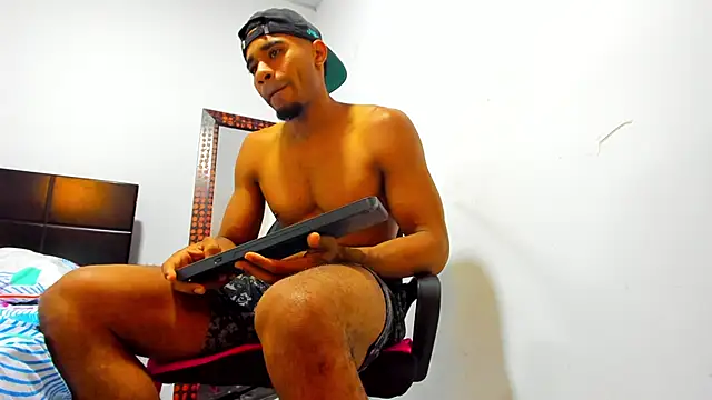 Karljensen33 online show from December 30, 12:00 am