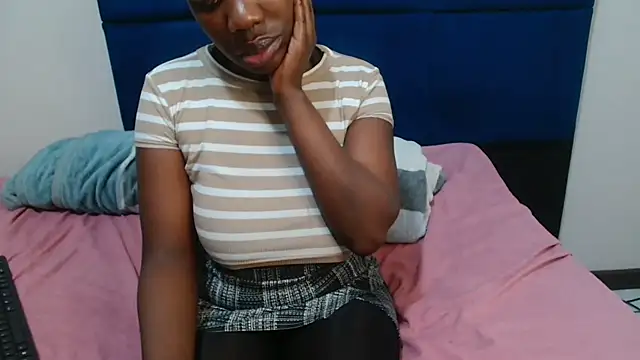Snapshot of MilkyTitties chatting on June 17, 10:19 pm MilkyTitties online show from June 17, 10:19 pm