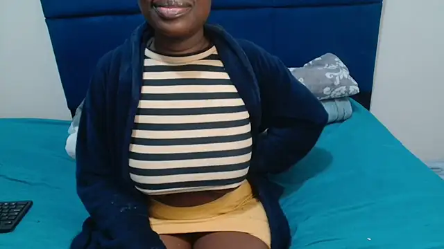 Snapshot of MilkyTitties chatting on July 4, 12:53 pm MilkyTitties online show from July 4, 12:53 pm
