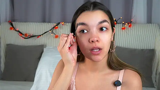 VeronaAppleberry online show from November 3, 11:14 am