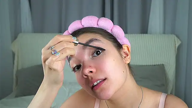 VeronaAppleberry online show from October 24, 11:20 am