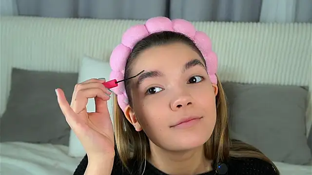 VeronaAppleberry online show from October 25, 11:09 am