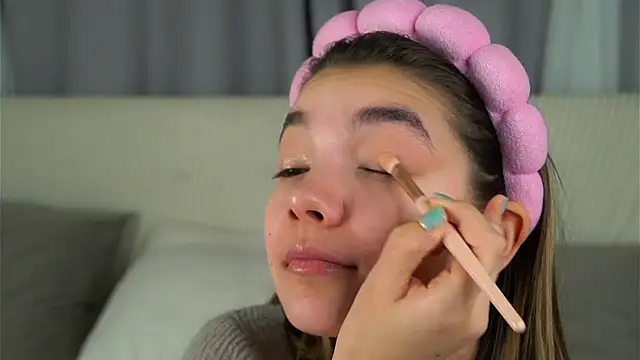 VeronaAppleberry online show from October 22, 11:42 am