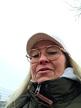 Snapshot of lisalustjouw chatting on February 5, 10:55 am lisalustjouw online show from February 5, 10:55 am