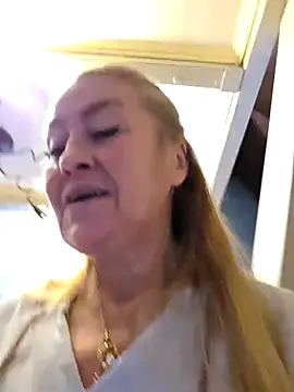 Snapshot of lisalustjouw chatting on February 6, 9:16 am lisalustjouw online show from February 6, 9:16 am