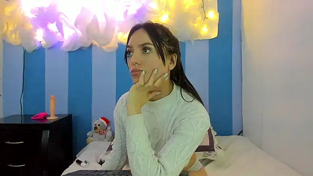 Snapshot of britny_clouds chatting on December 26, 6:12 pm britny clouds online show from December 26, 6:12 pm