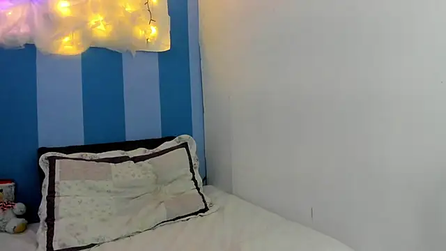 Snapshot of britny_clouds chatting on December 24, 4:08 pm britny clouds online show from December 24, 4:08 pm