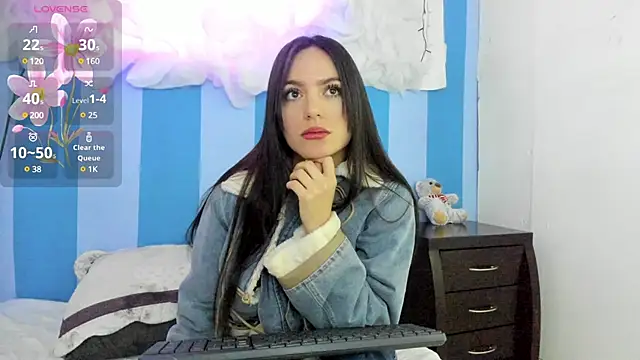 Snapshot of britny_clouds chatting on January 14, 1:49 pm britny clouds online show from January 14, 1:49 pm