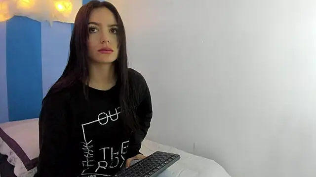 Snapshot of britny_clouds chatting on December 27, 12:12 pm britny clouds online show from December 27, 12:12 pm