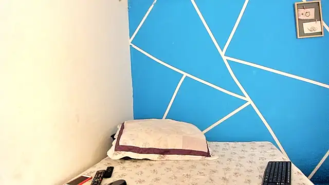 Snapshot of britny_clouds chatting on February 6, 4:03 pm britny clouds online show from February 6, 4:03 pm