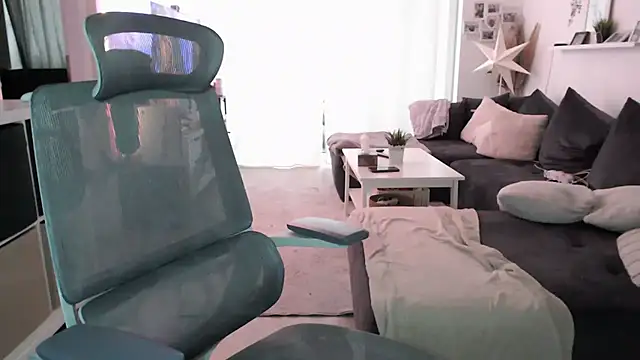 IntiMia online show from February 10, 8:24 am