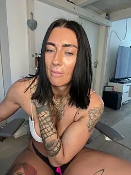 IntiMia online show from March 4, 8:11 am