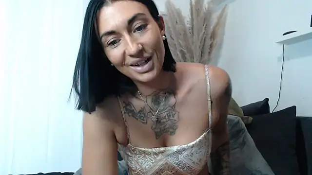 IntiMia online show from October 6, 7:31 am