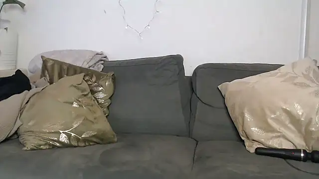 IntiMia online show from December 19, 4:02 pm