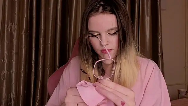 HanaMitsuri online show from January 8, 7:31 pm