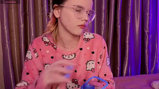 HanaMitsuri online show from February 8, 5:05 am