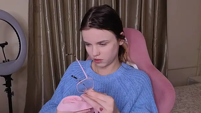 HanaMitsuri online show from April 5, 6:58 pm