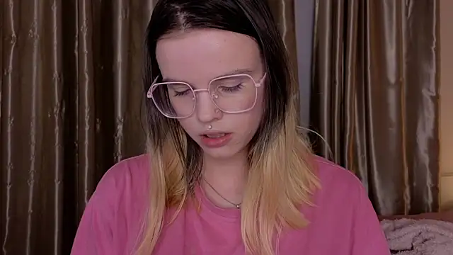 HanaMitsuri online show from December 21, 3:57 pm