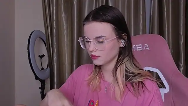 HanaMitsuri online show from March 18, 4:52 pm