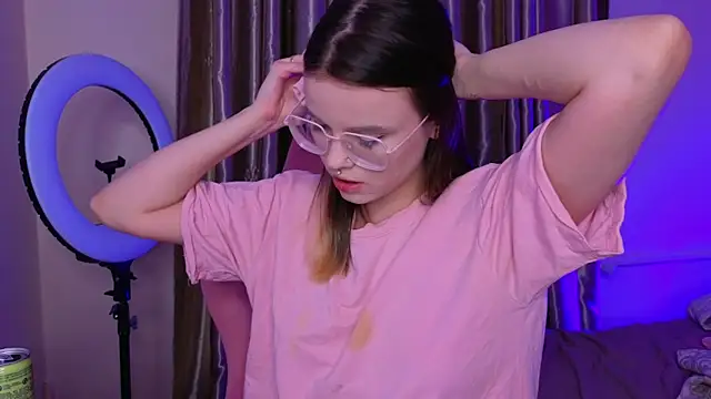 HanaMitsuri online show from April 11, 5:49 pm