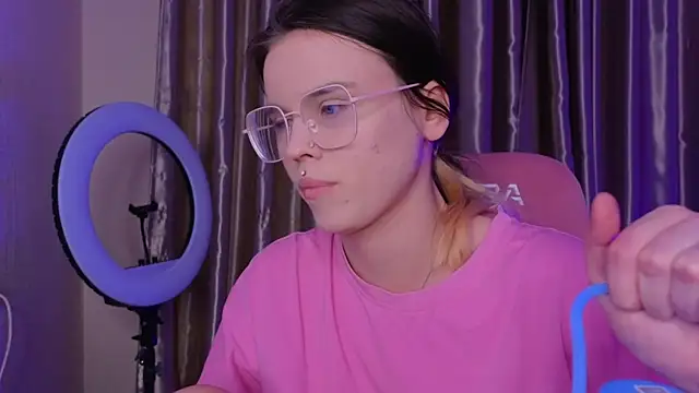 HanaMitsuri online show from April 14, 6:35 pm