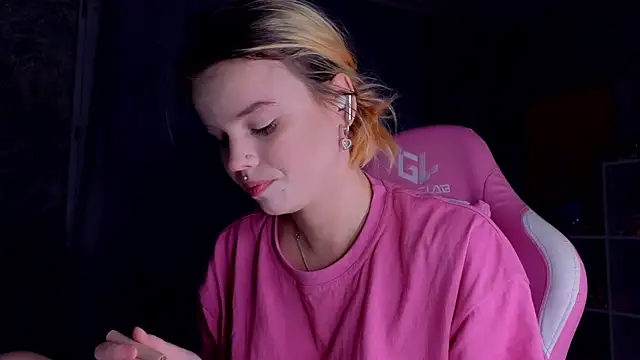 HanaMitsuri online show from February 8, 8:32 pm