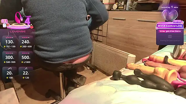 misteryman1956 online show from April 15, 8:31 am