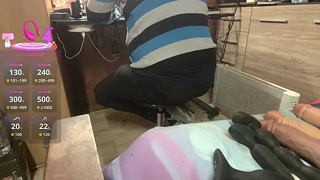 misteryman1956 online show from December 22, 5:51 am