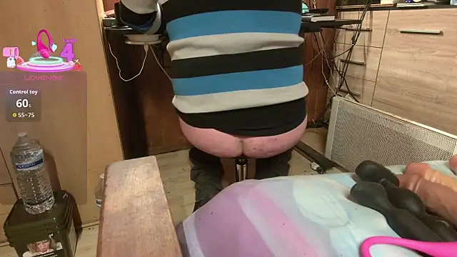 misteryman1956 online show from December 21, 5:42 am