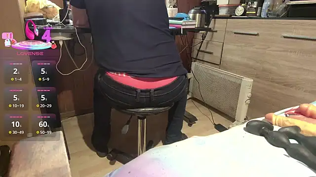 misteryman1956 online show from April 18, 7:11 am