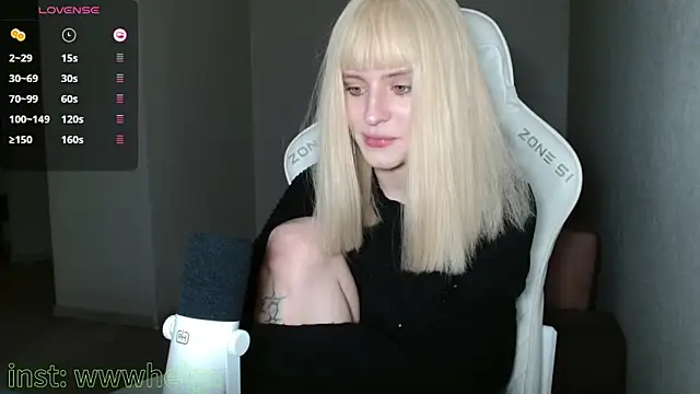 Snapshot of LizaKisses chatting on November 8, 2:53 pm LizaKisses online show from November 8, 2:53 pm