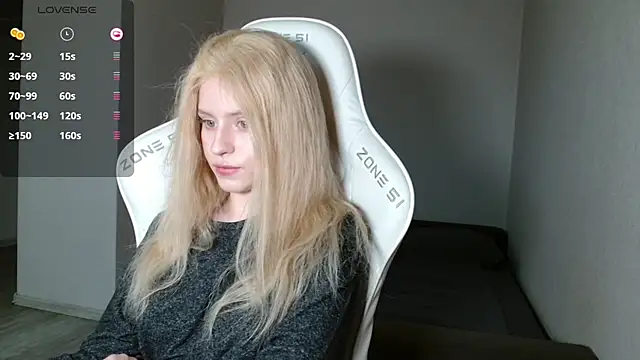 Snapshot of LizaKisses chatting on February 17, 8:11 am LizaKisses online show from February 17, 8:11 am