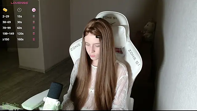 Snapshot of LizaKisses chatting on December 5, 9:23 pm LizaKisses online show from December 5, 9:23 pm