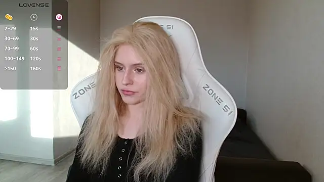 Snapshot of LizaKisses chatting on February 20, 9:44 am LizaKisses online show from February 20, 9:44 am