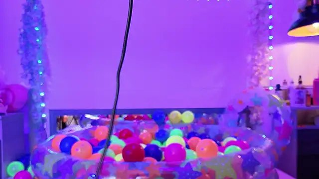 Snapshot of lauren_evans96 chatting on February 22, 3:20 am lauren evans96 online show from February 22, 3:20 am