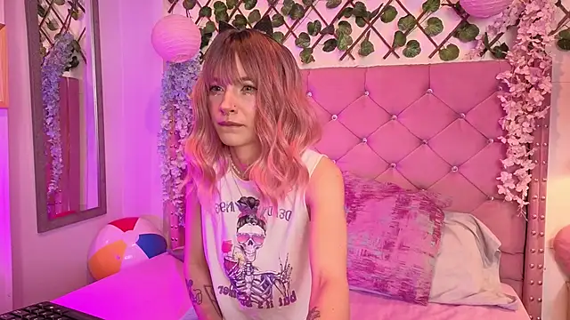 Snapshot of lauren_evans96 chatting on December 3, 3:51 am lauren evans96 online show from December 3, 3:51 am