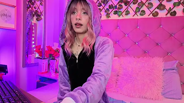 Snapshot of lauren_evans96 chatting on February 18, 2:20 am lauren evans96 online show from February 18, 2:20 am