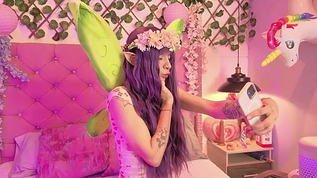 Snapshot of lauren_evans96 chatting on December 4, 4:11 am lauren evans96 online show from December 4, 4:11 am