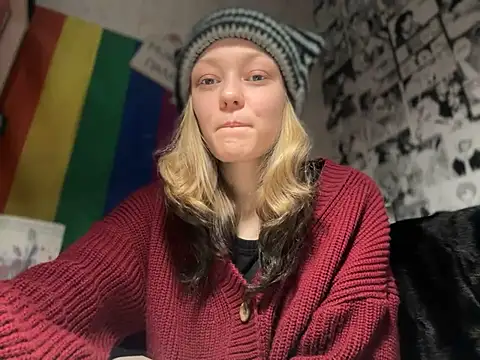 Snapshot of Midnight_Mystery chatting on December 25, 8:29 am Midnight Mystery online show from December 25, 8:29 am