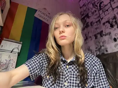 Snapshot of Midnight_Mystery chatting on January 11, 1:01 pm Midnight Mystery online show from January 11, 1:01 pm