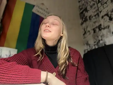 Snapshot of Midnight_Mystery chatting on December 15, 3:31 pm Midnight Mystery online show from December 15, 3:31 pm