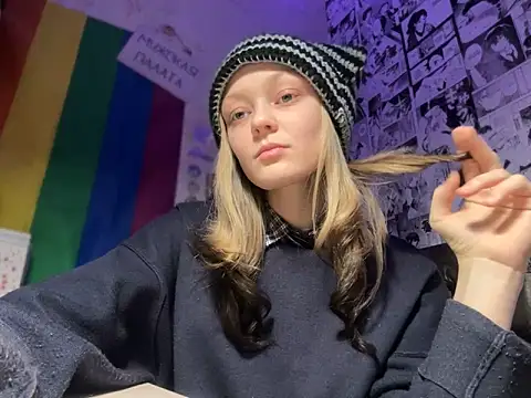 Snapshot of Midnight_Mystery chatting on January 6, 5:38 pm Midnight Mystery online show from January 6, 5:38 pm