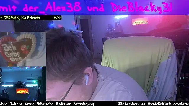 Snapshot of der_alex38 chatting on March 13, 7:39 pm der alex38 online show from March 13, 7:39 pm