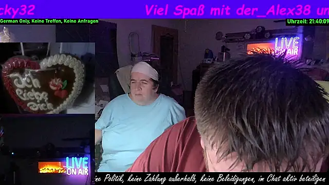 Snapshot of der_alex38 chatting on September 19, 7:40 pm der alex38 online show from September 19, 7:40 pm
