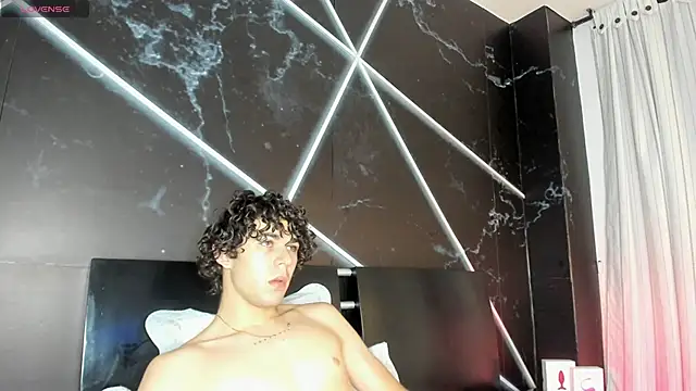 Luca ferrer  online show from October 25, 2:00 am