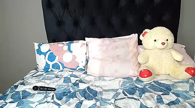 Snapshot of BootyliciousbustyX33 chatting on March 7, 7:19 am BootyliciousbustyX33 online show from March 7, 7:19 am