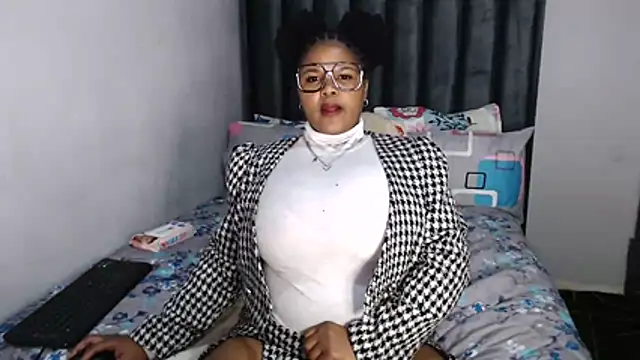 Snapshot of BootyliciousbustyX33 chatting on July 4, 4:55 pm BootyliciousbustyX33 online show from July 4, 4:55 pm