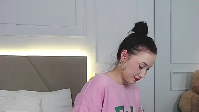 LeilaLow online show from February 27, 11:17 am